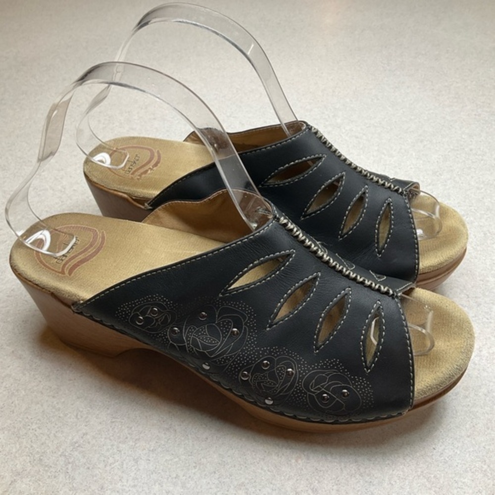 Dansko Sheri Sandal 39 Brown Tooled Roses & Studs‎ - Picture 2 of 9